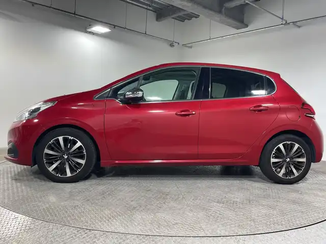 プジョー ２０８ アリュール 神奈川県 2019(令1)年 5.9万km 赤 ガラスルーフ/バックカメラ/純正7インチナビゲーション/Bluetooth　apple car play　USB /パーキングアシスト/コーナーセンサー/クルーズコントロール/ETC/社外前方ドライブレコーダー/MTモード/S/SNOWモード/ECOモード/ステアリングスイッチ/純正フロアマット/ハロゲンヘッドライト/オートライト/純正16インチアルミホイール/自動防眩ミラー/電動格納ミラー/ウィンカーミラー/リモコンキー