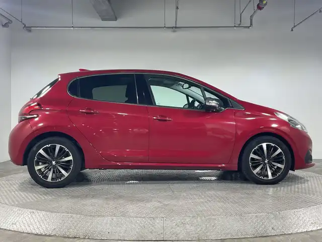 プジョー ２０８ アリュール 神奈川県 2019(令1)年 5.9万km 赤 ガラスルーフ/バックカメラ/純正7インチナビゲーション/Bluetooth　apple car play　USB /パーキングアシスト/コーナーセンサー/クルーズコントロール/ETC/社外前方ドライブレコーダー/MTモード/S/SNOWモード/ECOモード/ステアリングスイッチ/純正フロアマット/ハロゲンヘッドライト/オートライト/純正16インチアルミホイール/自動防眩ミラー/電動格納ミラー/ウィンカーミラー/リモコンキー