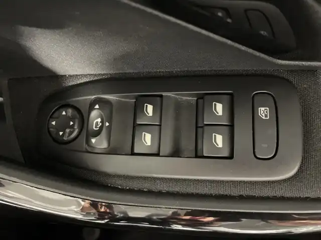 プジョー ２０８ アリュール 神奈川県 2019(令1)年 5.9万km 赤 ガラスルーフ/バックカメラ/純正7インチナビゲーション/Bluetooth　apple car play　USB /パーキングアシスト/コーナーセンサー/クルーズコントロール/ETC/社外前方ドライブレコーダー/MTモード/S/SNOWモード/ECOモード/ステアリングスイッチ/純正フロアマット/ハロゲンヘッドライト/オートライト/純正16インチアルミホイール/自動防眩ミラー/電動格納ミラー/ウィンカーミラー/リモコンキー