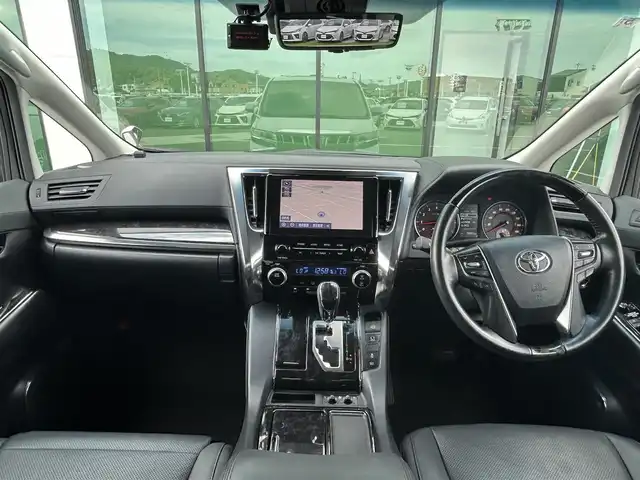 トヨタ アルファード S Cパッケージ 香川県 2020(令2)年 3.9万km ホワイトパールクリスタルシャイン 純正ディスプレイオーディオ/→AM/FM/Bluetooth/フルセグTV/フリップダウンモニター（OP）/サンルーフ（OP）/デジタルインナーミラー（MOP）/ブラインドスポットモニター/レザーシート/シートヒーター・エアシート/レーダークルーズコントロール/レーンキープアシスト/トヨタセーフティセンス/前後ドライブレコーダー/両側パワースライドドア/ビルトイン2.0ETC/コーナーセンサー/パワーバックドア/パワーシート/メモリーシート/ハンドルヒーター/ウッドコンビステアリング/ステアリングスイッチ/プッシュスタート/スマートキー/オットマン/サンシェード/純正フロアマット/純正18インチアルミホイール