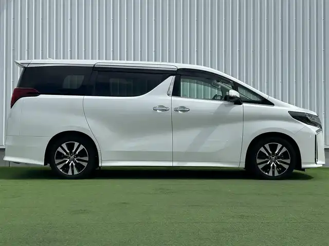 トヨタ アルファード S Cパッケージ 香川県 2020(令2)年 3.9万km ホワイトパールクリスタルシャイン 純正ディスプレイオーディオ/→AM/FM/Bluetooth/フルセグTV/フリップダウンモニター（OP）/サンルーフ（OP）/デジタルインナーミラー（MOP）/ブラインドスポットモニター/レザーシート/シートヒーター・エアシート/レーダークルーズコントロール/レーンキープアシスト/トヨタセーフティセンス/前後ドライブレコーダー/両側パワースライドドア/ビルトイン2.0ETC/コーナーセンサー/パワーバックドア/パワーシート/メモリーシート/ハンドルヒーター/ウッドコンビステアリング/ステアリングスイッチ/プッシュスタート/スマートキー/オットマン/サンシェード/純正フロアマット/純正18インチアルミホイール