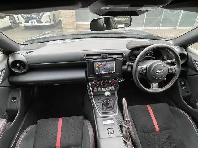 スバル ＢＲＺ S 福岡県 2022(令4)年 1.2万km マグネタイトグレーメタリック 社外7型SDナビ(フルセグTV/CD/DVD/BT)バックカメラクルコンETCシートヒーターUSB純正フロアマット純正LED純正アルミホイールプッシュスタートスマートキー