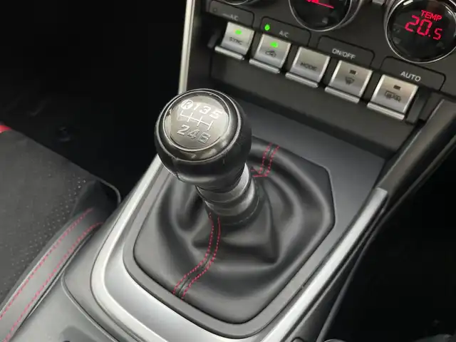 スバル ＢＲＺ S 福岡県 2022(令4)年 1.2万km マグネタイトグレーメタリック 社外7型SDナビ(フルセグTV/CD/DVD/BT)バックカメラクルコンETCシートヒーターUSB純正フロアマット純正LED純正アルミホイールプッシュスタートスマートキー