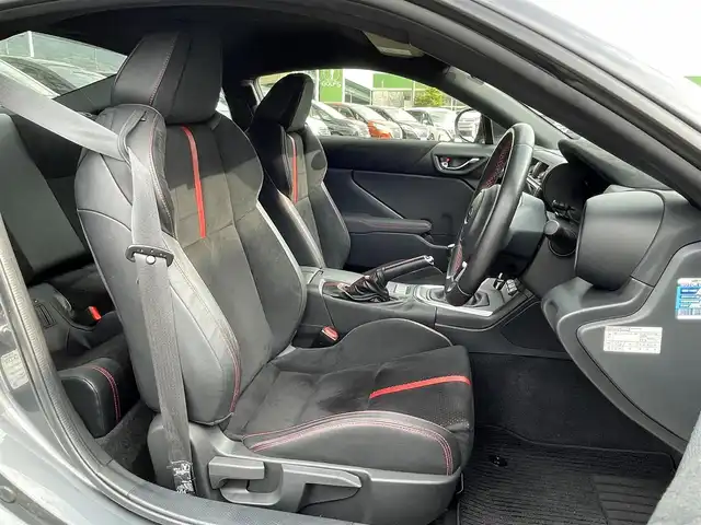 スバル ＢＲＺ S 福岡県 2022(令4)年 1.2万km マグネタイトグレーメタリック 社外7型SDナビ(フルセグTV/CD/DVD/BT)バックカメラクルコンETCシートヒーターUSB純正フロアマット純正LED純正アルミホイールプッシュスタートスマートキー