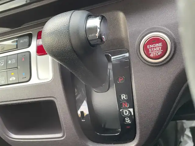 ホンダ Ｎ ＯＮＥ プレミアム ツアラー Lパッケージ 熊本県 2013(平25)年 5.7万km プレミアムホワイトパール ワンオーナー/プッシュスタート/社外ナビ/バックカメラ/ETC/ドライブレコーダー/純正15インチAW/クルーズコントロール/パドルシフト/ディスチャージヘッドライト/オートライト/フォグライト/横滑り防止装置/ウィンカーミラー/フロアマット/ドアバイザー/新車保証書/取扱説明書/スマートスペアキー×1本