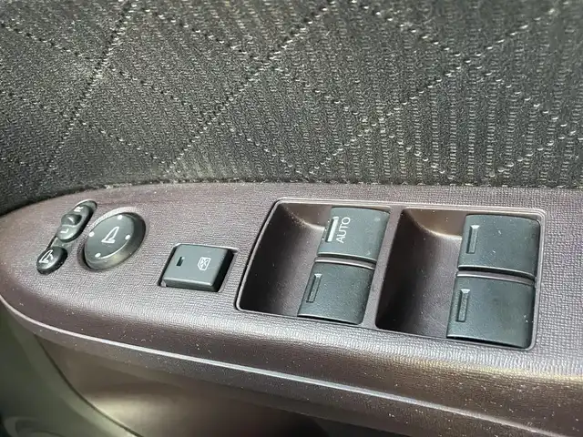 ホンダ Ｎ ＯＮＥ プレミアム ツアラー Lパッケージ 熊本県 2013(平25)年 5.7万km プレミアムホワイトパール ワンオーナー/プッシュスタート/社外ナビ/バックカメラ/ETC/ドライブレコーダー/純正15インチAW/クルーズコントロール/パドルシフト/ディスチャージヘッドライト/オートライト/フォグライト/横滑り防止装置/ウィンカーミラー/フロアマット/ドアバイザー/新車保証書/取扱説明書/スマートスペアキー×1本