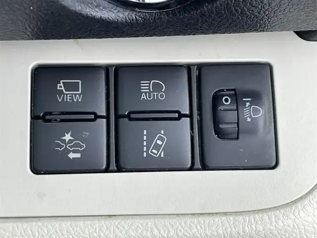 トヨタ シエンタ G 道央・札幌 2018(平30)年 7.8万km ホワイトパールクリスタルシャイン ・４WD/・トヨタセーフティセンス/・プリクラッシュセーフティ/・レーンキープアシスト/・オートハイビーム/・先行車発進告知/・社外メモリナビ/・ワンセグTV/・Bluetooth/・CD・DVD再生/・アラウンドビューモニター/・ETC/・両側パワースライドドア/・ドアロック連動ミラー/・ステアリングスイッチ/・横滑り防止装置/・スマートキー/・プッシュスタート/・オートエアコン/・社外AW付スタッドレスタイヤ積込185/60R15