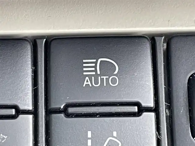 トヨタ シエンタ G 道央・札幌 2018(平30)年 7.8万km ホワイトパールクリスタルシャイン ・４WD/・トヨタセーフティセンス/・プリクラッシュセーフティ/・レーンキープアシスト/・オートハイビーム/・先行車発進告知/・社外メモリナビ/・ワンセグTV/・Bluetooth/・CD・DVD再生/・アラウンドビューモニター/・ETC/・両側パワースライドドア/・ドアロック連動ミラー/・ステアリングスイッチ/・横滑り防止装置/・スマートキー/・プッシュスタート/・オートエアコン/・社外AW付スタッドレスタイヤ積込185/60R15