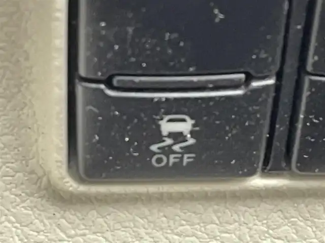 トヨタ シエンタ G 道央・札幌 2018(平30)年 7.8万km ホワイトパールクリスタルシャイン ・４WD/・トヨタセーフティセンス/・プリクラッシュセーフティ/・レーンキープアシスト/・オートハイビーム/・先行車発進告知/・社外メモリナビ/・ワンセグTV/・Bluetooth/・CD・DVD再生/・アラウンドビューモニター/・ETC/・両側パワースライドドア/・ドアロック連動ミラー/・ステアリングスイッチ/・横滑り防止装置/・スマートキー/・プッシュスタート/・オートエアコン/・社外AW付スタッドレスタイヤ積込185/60R15