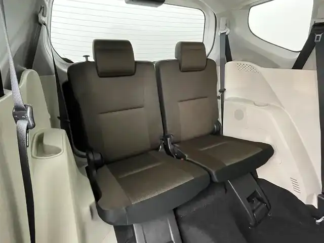 トヨタ シエンタ G 道央・札幌 2018(平30)年 7.8万km ホワイトパールクリスタルシャイン ・４WD/・トヨタセーフティセンス/・プリクラッシュセーフティ/・レーンキープアシスト/・オートハイビーム/・先行車発進告知/・社外メモリナビ/・ワンセグTV/・Bluetooth/・CD・DVD再生/・アラウンドビューモニター/・ETC/・両側パワースライドドア/・ドアロック連動ミラー/・ステアリングスイッチ/・横滑り防止装置/・スマートキー/・プッシュスタート/・オートエアコン/・社外AW付スタッドレスタイヤ積込185/60R15