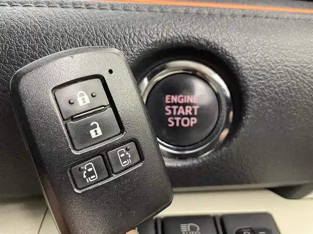 トヨタ シエンタ G 道央・札幌 2018(平30)年 7.8万km ホワイトパールクリスタルシャイン ・４WD/・トヨタセーフティセンス/・プリクラッシュセーフティ/・レーンキープアシスト/・オートハイビーム/・先行車発進告知/・社外メモリナビ/・ワンセグTV/・Bluetooth/・CD・DVD再生/・アラウンドビューモニター/・ETC/・両側パワースライドドア/・ドアロック連動ミラー/・ステアリングスイッチ/・横滑り防止装置/・スマートキー/・プッシュスタート/・オートエアコン/・社外AW付スタッドレスタイヤ積込185/60R15