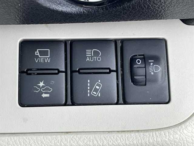 トヨタ シエンタ G 岩手県 2018(平30)年 7.8万km ホワイトパールクリスタルシャイン ４WD/トヨタセーフティセンス/プリクラッシュセーフティ/レーンキープアシスト/オートハイビーム/先行車発進告知/社外メモリナビ/（Bluetooth/CD/DVD）/ワンセグTV/アラウンドビューモニター/ETC/両側パワースライドドア/ドアロック連動ミラー/ステアリングスイッチ/横滑り防止装置/スマートキー/プッシュスタート/オートエアコン/社外AW付スタッドレスタイヤ積込185/60R15