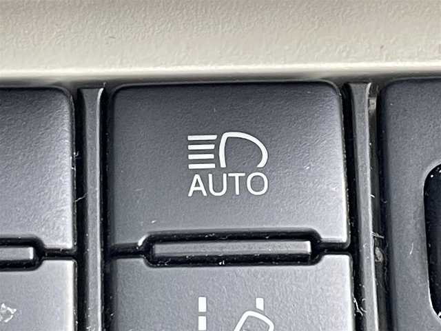 トヨタ シエンタ G 岩手県 2018(平30)年 7.8万km ホワイトパールクリスタルシャイン ４WD/トヨタセーフティセンス/プリクラッシュセーフティ/レーンキープアシスト/オートハイビーム/先行車発進告知/社外メモリナビ/（Bluetooth/CD/DVD）/ワンセグTV/アラウンドビューモニター/ETC/両側パワースライドドア/ドアロック連動ミラー/ステアリングスイッチ/横滑り防止装置/スマートキー/プッシュスタート/オートエアコン/社外AW付スタッドレスタイヤ積込185/60R15