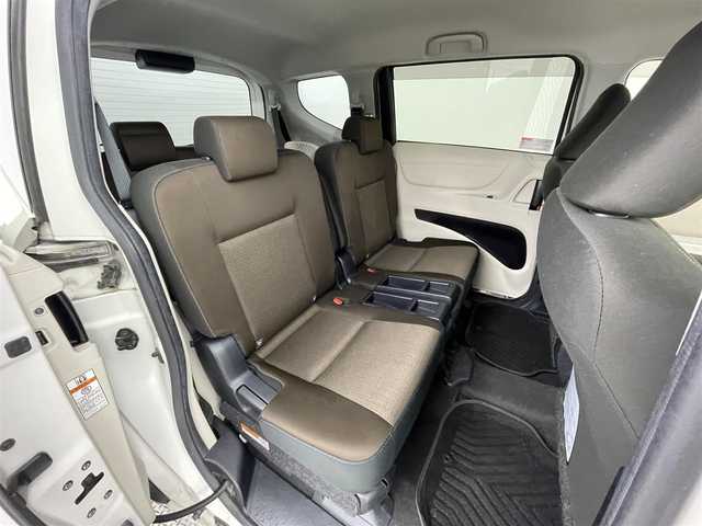 トヨタ シエンタ G 岩手県 2018(平30)年 7.8万km ホワイトパールクリスタルシャイン ４WD/トヨタセーフティセンス/プリクラッシュセーフティ/レーンキープアシスト/オートハイビーム/先行車発進告知/社外メモリナビ/（Bluetooth/CD/DVD）/ワンセグTV/アラウンドビューモニター/ETC/両側パワースライドドア/ドアロック連動ミラー/ステアリングスイッチ/横滑り防止装置/スマートキー/プッシュスタート/オートエアコン/社外AW付スタッドレスタイヤ積込185/60R15