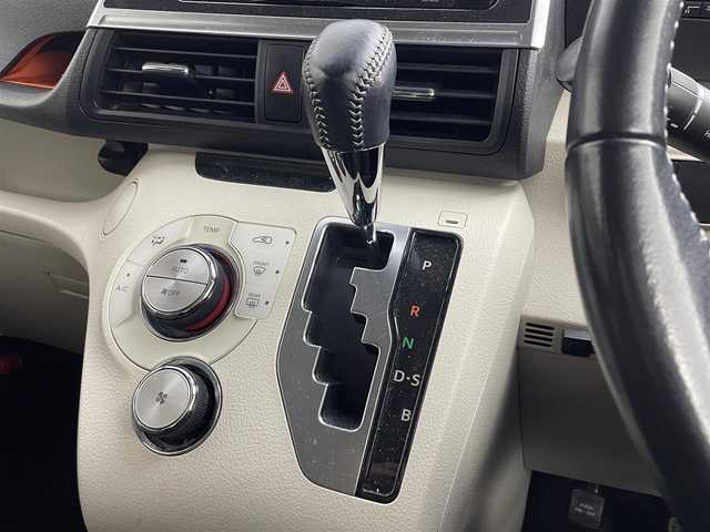 トヨタ シエンタ G 岩手県 2018(平30)年 7.8万km ホワイトパールクリスタルシャイン ４WD/トヨタセーフティセンス/プリクラッシュセーフティ/レーンキープアシスト/オートハイビーム/先行車発進告知/社外メモリナビ/（Bluetooth/CD/DVD）/ワンセグTV/アラウンドビューモニター/ETC/両側パワースライドドア/ドアロック連動ミラー/ステアリングスイッチ/横滑り防止装置/スマートキー/プッシュスタート/オートエアコン/社外AW付スタッドレスタイヤ積込185/60R15