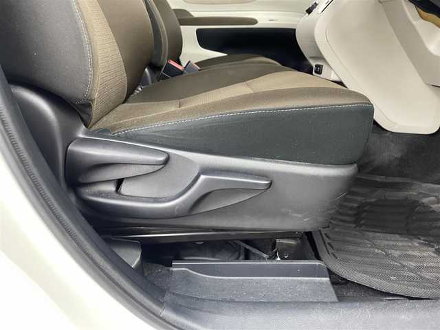 トヨタ シエンタ G 岩手県 2018(平30)年 7.8万km ホワイトパールクリスタルシャイン ４WD/トヨタセーフティセンス/プリクラッシュセーフティ/レーンキープアシスト/オートハイビーム/先行車発進告知/社外メモリナビ/（Bluetooth/CD/DVD）/ワンセグTV/アラウンドビューモニター/ETC/両側パワースライドドア/ドアロック連動ミラー/ステアリングスイッチ/横滑り防止装置/スマートキー/プッシュスタート/オートエアコン/社外AW付スタッドレスタイヤ積込185/60R15