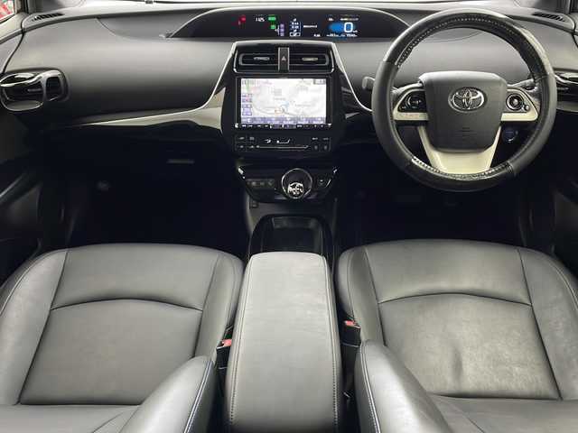 トヨタ プリウス S ツーリングセレクション 兵庫県 2017(平29)年 7.6万km アティチュードブラックマイカ ・ALPINE9インチナビ＆TV＆BT＆USB＆DVD/・バックカメラ/・ビルトインETC/・スマートキー/・スペアキー/・プッシュスタート/・エンジンスターター/・TEIN FLEX A車高調/・黒革シート/・前席シートヒーター/・LEDヘッドライト/・LEDフォグランプ/・オートライト/・純正17インチアルミホイール/・ドアバイザー/・フロアマット/・横滑り防止装置/・電動格納ミラー/・ステアリングリモコン