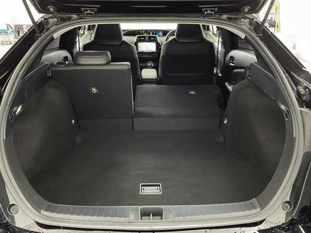 トヨタ プリウス S ツーリングセレクション 兵庫県 2017(平29)年 7.6万km アティチュードブラックマイカ ・ALPINE9インチナビ＆TV＆BT＆USB＆DVD/・バックカメラ/・ビルトインETC/・スマートキー/・スペアキー/・プッシュスタート/・エンジンスターター/・TEIN FLEX A車高調/・黒革シート/・前席シートヒーター/・LEDヘッドライト/・LEDフォグランプ/・オートライト/・純正17インチアルミホイール/・ドアバイザー/・フロアマット/・横滑り防止装置/・電動格納ミラー/・ステアリングリモコン