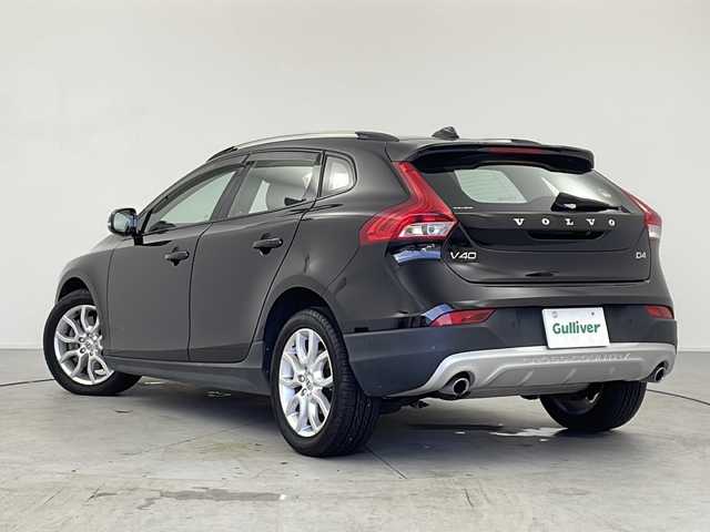 ボルボ Ｖ４０ クロスカントリー D4 モメンタム 愛知県 2017(平29)年 9.1万km オニキスブラックP 純正メーカーオプションナビ　/ＣＤ　ＤＶＤ　ＨＤＤ　ＢＴ　ＵＳＢ　フルセグＴＶ　/バックカメラ　/アダプティブクルーズコントロール　/レザーシート/シートヒーター/運転席パワーシート/助手席パワーシート　/衝突被害軽減システム/レーンキープアシスト/ブラインドスポットモニター/障害物センサー/バックフォグ/LEDヘッドライト/オートライト/パワーバックドア/スマートキー/スペアキー/ドライブレコーダー/パドルシフト/ルーフレール/純正フロアマット/純正ドアバイザー/革巻きステアリング/電動格納ウインカーミラー