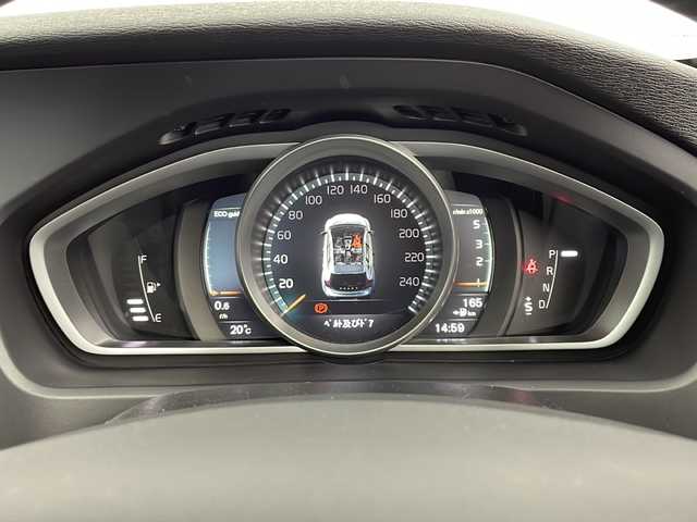 ボルボ Ｖ４０ クロスカントリー D4 モメンタム 愛知県 2017(平29)年 9.1万km オニキスブラックP 純正メーカーオプションナビ　/ＣＤ　ＤＶＤ　ＨＤＤ　ＢＴ　ＵＳＢ　フルセグＴＶ　/バックカメラ　/アダプティブクルーズコントロール　/レザーシート/シートヒーター/運転席パワーシート/助手席パワーシート　/衝突被害軽減システム/レーンキープアシスト/ブラインドスポットモニター/障害物センサー/バックフォグ/LEDヘッドライト/オートライト/パワーバックドア/スマートキー/スペアキー/ドライブレコーダー/パドルシフト/ルーフレール/純正フロアマット/純正ドアバイザー/革巻きステアリング/電動格納ウインカーミラー