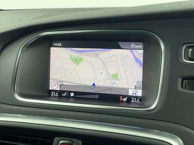 ボルボ Ｖ４０ クロスカントリー D4 モメンタム 愛知県 2017(平29)年 9.1万km オニキスブラックP 純正メーカーオプションナビ　/ＣＤ　ＤＶＤ　ＨＤＤ　ＢＴ　ＵＳＢ　フルセグＴＶ　/バックカメラ　/アダプティブクルーズコントロール　/レザーシート/シートヒーター/運転席パワーシート/助手席パワーシート　/衝突被害軽減システム/レーンキープアシスト/ブラインドスポットモニター/障害物センサー/バックフォグ/LEDヘッドライト/オートライト/パワーバックドア/スマートキー/スペアキー/ドライブレコーダー/パドルシフト/ルーフレール/純正フロアマット/純正ドアバイザー/革巻きステアリング/電動格納ウインカーミラー