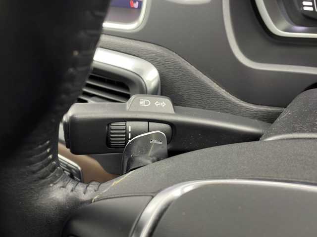 ボルボ Ｖ４０ クロスカントリー D4 モメンタム 愛知県 2017(平29)年 9.1万km オニキスブラックP 純正メーカーオプションナビ　/ＣＤ　ＤＶＤ　ＨＤＤ　ＢＴ　ＵＳＢ　フルセグＴＶ　/バックカメラ　/アダプティブクルーズコントロール　/レザーシート/シートヒーター/運転席パワーシート/助手席パワーシート　/衝突被害軽減システム/レーンキープアシスト/ブラインドスポットモニター/障害物センサー/バックフォグ/LEDヘッドライト/オートライト/パワーバックドア/スマートキー/スペアキー/ドライブレコーダー/パドルシフト/ルーフレール/純正フロアマット/純正ドアバイザー/革巻きステアリング/電動格納ウインカーミラー