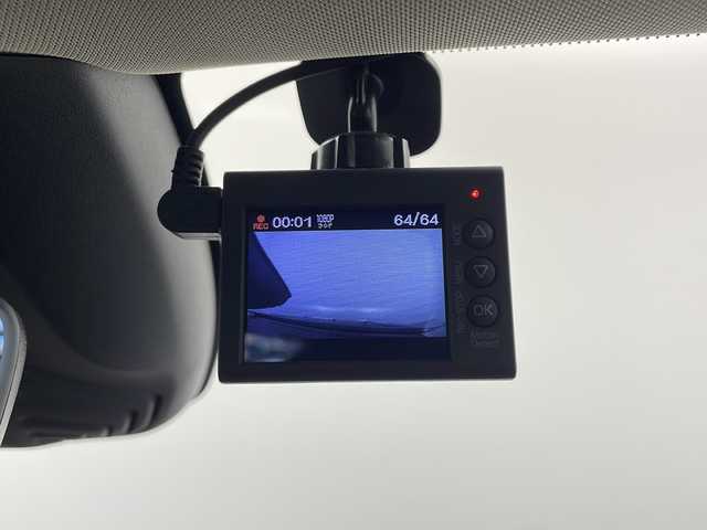 ボルボ Ｖ４０ クロスカントリー D4 モメンタム 愛知県 2017(平29)年 9.1万km オニキスブラックP 純正メーカーオプションナビ　/ＣＤ　ＤＶＤ　ＨＤＤ　ＢＴ　ＵＳＢ　フルセグＴＶ　/バックカメラ　/アダプティブクルーズコントロール　/レザーシート/シートヒーター/運転席パワーシート/助手席パワーシート　/衝突被害軽減システム/レーンキープアシスト/ブラインドスポットモニター/障害物センサー/バックフォグ/LEDヘッドライト/オートライト/パワーバックドア/スマートキー/スペアキー/ドライブレコーダー/パドルシフト/ルーフレール/純正フロアマット/純正ドアバイザー/革巻きステアリング/電動格納ウインカーミラー