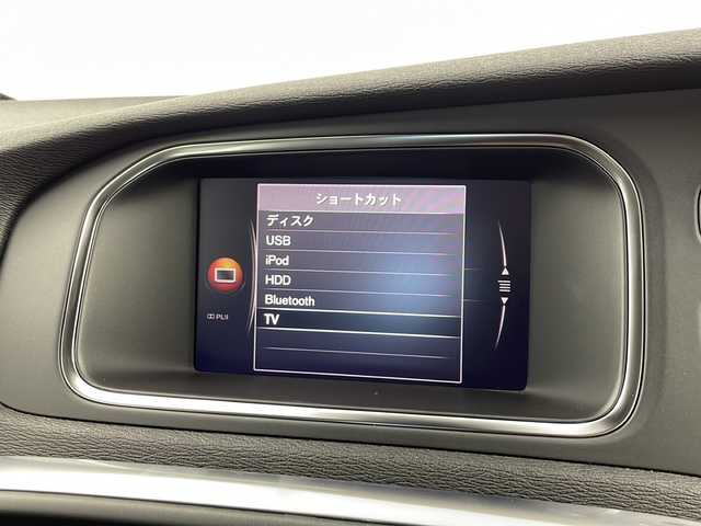 ボルボ Ｖ４０ クロスカントリー D4 モメンタム 愛知県 2017(平29)年 9.1万km オニキスブラックP 純正メーカーオプションナビ　/ＣＤ　ＤＶＤ　ＨＤＤ　ＢＴ　ＵＳＢ　フルセグＴＶ　/バックカメラ　/アダプティブクルーズコントロール　/レザーシート/シートヒーター/運転席パワーシート/助手席パワーシート　/衝突被害軽減システム/レーンキープアシスト/ブラインドスポットモニター/障害物センサー/バックフォグ/LEDヘッドライト/オートライト/パワーバックドア/スマートキー/スペアキー/ドライブレコーダー/パドルシフト/ルーフレール/純正フロアマット/純正ドアバイザー/革巻きステアリング/電動格納ウインカーミラー