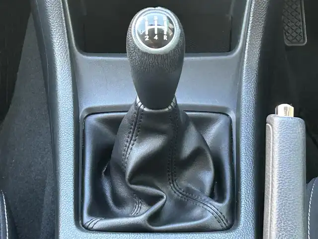 スバル インプレッサ スポーツ 1．6i－L 大阪府 2015(平27)年 8.4万km クリスタルホワイトP 純正ナビ/BTオーディオ/フルセグテレビ/CD/DVD/バックカメラ/ETC/前後ドライブレコーダー/純正15インチAW/純正フロアマット/純正ドアバイザー/フォグランプ/スマートキープッシュスタート/スペアキー