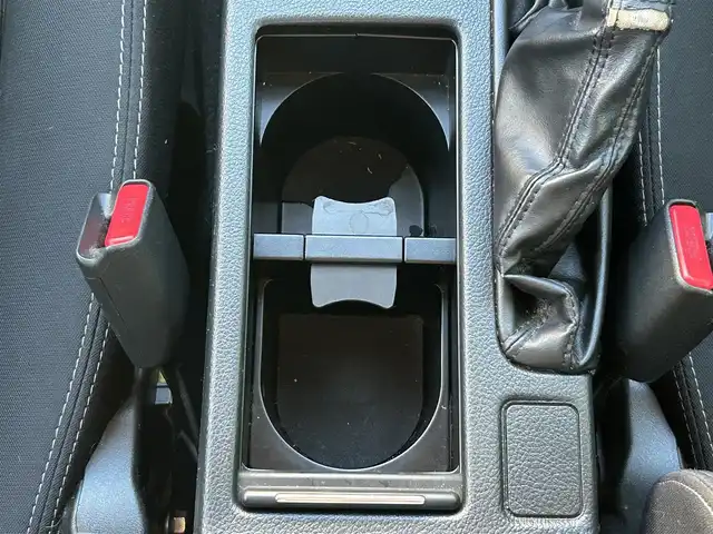 スバル インプレッサ スポーツ 1．6i－L 大阪府 2015(平27)年 8.4万km クリスタルホワイトP 純正ナビ/BTオーディオ/フルセグテレビ/CD/DVD/バックカメラ/ETC/前後ドライブレコーダー/純正15インチAW/純正フロアマット/純正ドアバイザー/フォグランプ/スマートキープッシュスタート/スペアキー