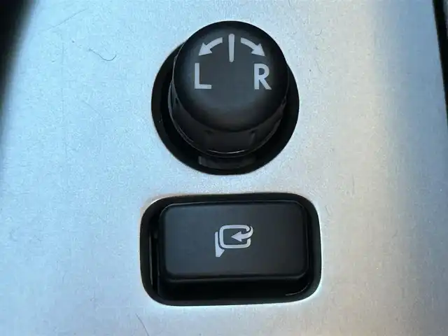 スバル インプレッサ スポーツ 1．6i－L 大阪府 2015(平27)年 8.4万km クリスタルホワイトP 純正ナビ/BTオーディオ/フルセグテレビ/CD/DVD/バックカメラ/ETC/前後ドライブレコーダー/純正15インチAW/純正フロアマット/純正ドアバイザー/フォグランプ/スマートキープッシュスタート/スペアキー