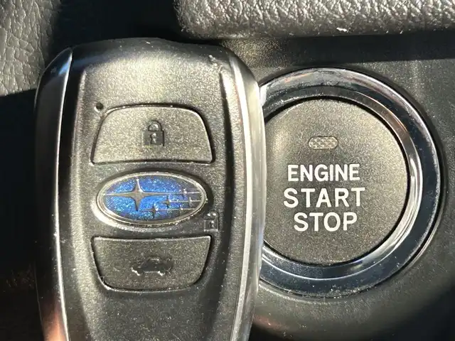 スバル インプレッサ スポーツ 1．6i－L 大阪府 2015(平27)年 8.4万km クリスタルホワイトP 純正ナビ/BTオーディオ/フルセグテレビ/CD/DVD/バックカメラ/ETC/前後ドライブレコーダー/純正15インチAW/純正フロアマット/純正ドアバイザー/フォグランプ/スマートキープッシュスタート/スペアキー