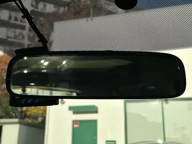 スバル インプレッサ スポーツ 1．6i－L 大阪府 2015(平27)年 8.4万km クリスタルホワイトP 純正ナビ/BTオーディオ/フルセグテレビ/CD/DVD/バックカメラ/ETC/前後ドライブレコーダー/純正15インチAW/純正フロアマット/純正ドアバイザー/フォグランプ/スマートキープッシュスタート/スペアキー