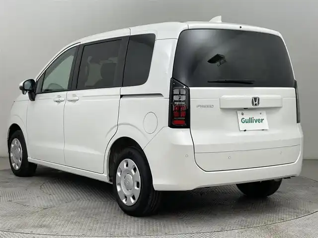 ホンダ フリード AIR 道央・札幌 2024(令6)年 0.8万km プラチナホワイトパール ・４WD/・寒冷地仕様/・ギャザーズ８インチメモリーナビ/　BT/USB/フルセグTV/・バックカメラ/・ETC/・ホンダセンシング/・衝突被害軽減ブレーキ/・レーンキープアシスト/・クリアランスソナー/・オートブレーキホールド/・レーダークルーズコントロール/・横滑り防止装置/・ABS/・両側パワースライドドア/・D+N席シートヒーター/・２列目サンシェード/・ワイパーデアイサー/・ミラーヒーター/・LEDヘッドライト/・オートライト/・純正フロアマット/・スマートキー/・保証書