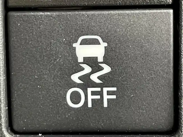 ホンダ フリード AIR 道央・札幌 2024(令6)年 0.8万km プラチナホワイトパール ・４WD/・寒冷地仕様/・ギャザーズ８インチメモリーナビ/　BT/USB/フルセグTV/・バックカメラ/・ETC/・ホンダセンシング/・衝突被害軽減ブレーキ/・レーンキープアシスト/・クリアランスソナー/・オートブレーキホールド/・レーダークルーズコントロール/・横滑り防止装置/・ABS/・両側パワースライドドア/・D+N席シートヒーター/・２列目サンシェード/・ワイパーデアイサー/・ミラーヒーター/・LEDヘッドライト/・オートライト/・純正フロアマット/・スマートキー/・保証書