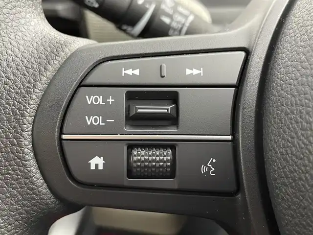 ホンダ フリード AIR 道央・札幌 2024(令6)年 0.8万km プラチナホワイトパール ・４WD/・寒冷地仕様/・ギャザーズ８インチメモリーナビ/　BT/USB/フルセグTV/・バックカメラ/・ETC/・ホンダセンシング/・衝突被害軽減ブレーキ/・レーンキープアシスト/・クリアランスソナー/・オートブレーキホールド/・レーダークルーズコントロール/・横滑り防止装置/・ABS/・両側パワースライドドア/・D+N席シートヒーター/・２列目サンシェード/・ワイパーデアイサー/・ミラーヒーター/・LEDヘッドライト/・オートライト/・純正フロアマット/・スマートキー/・保証書