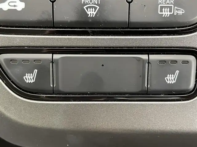 ホンダ フリード AIR 道央・札幌 2024(令6)年 0.8万km プラチナホワイトパール ・４WD/・寒冷地仕様/・ギャザーズ８インチメモリーナビ/　BT/USB/フルセグTV/・バックカメラ/・ETC/・ホンダセンシング/・衝突被害軽減ブレーキ/・レーンキープアシスト/・クリアランスソナー/・オートブレーキホールド/・レーダークルーズコントロール/・横滑り防止装置/・ABS/・両側パワースライドドア/・D+N席シートヒーター/・２列目サンシェード/・ワイパーデアイサー/・ミラーヒーター/・LEDヘッドライト/・オートライト/・純正フロアマット/・スマートキー/・保証書