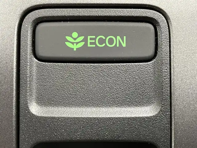 ホンダ フリード AIR 道央・札幌 2024(令6)年 0.8万km プラチナホワイトパール ・４WD/・寒冷地仕様/・ギャザーズ８インチメモリーナビ/　BT/USB/フルセグTV/・バックカメラ/・ETC/・ホンダセンシング/・衝突被害軽減ブレーキ/・レーンキープアシスト/・クリアランスソナー/・オートブレーキホールド/・レーダークルーズコントロール/・横滑り防止装置/・ABS/・両側パワースライドドア/・D+N席シートヒーター/・２列目サンシェード/・ワイパーデアイサー/・ミラーヒーター/・LEDヘッドライト/・オートライト/・純正フロアマット/・スマートキー/・保証書