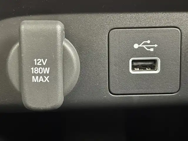 ホンダ フリード AIR 道央・札幌 2024(令6)年 0.8万km プラチナホワイトパール ・４WD/・寒冷地仕様/・ギャザーズ８インチメモリーナビ/　BT/USB/フルセグTV/・バックカメラ/・ETC/・ホンダセンシング/・衝突被害軽減ブレーキ/・レーンキープアシスト/・クリアランスソナー/・オートブレーキホールド/・レーダークルーズコントロール/・横滑り防止装置/・ABS/・両側パワースライドドア/・D+N席シートヒーター/・２列目サンシェード/・ワイパーデアイサー/・ミラーヒーター/・LEDヘッドライト/・オートライト/・純正フロアマット/・スマートキー/・保証書