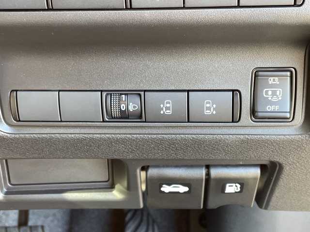 日産 セレナ ハイウェイスター V 愛知県 2025(令7)年 0.6万km ダイヤモンドブラック プロパイロット/SDナビ/両側パワースライドドア/レーダークルーズコントロール/バックカメラ/コーナーセンサー/純正アルミホイール/ブラインドスポットモニター/LEDヘッドライト/パドルシフト/オートマチックハイビーム/ドライブレコーダー/ETC/衝突軽減システム/Bluetooth/ステアリングスイッチ/スマートキー/プッシュスタート