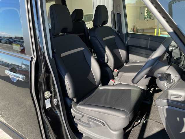 日産 セレナ ハイウェイスター V 愛知県 2025(令7)年 0.6万km ダイヤモンドブラック プロパイロット/SDナビ/両側パワースライドドア/レーダークルーズコントロール/バックカメラ/コーナーセンサー/純正アルミホイール/ブラインドスポットモニター/LEDヘッドライト/パドルシフト/オートマチックハイビーム/ドライブレコーダー/ETC/衝突軽減システム/Bluetooth/ステアリングスイッチ/スマートキー/プッシュスタート