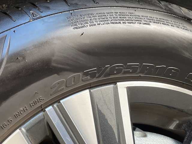 日産 セレナ ハイウェイスター V 愛知県 2025(令7)年 0.6万km ダイヤモンドブラック プロパイロット/SDナビ/両側パワースライドドア/レーダークルーズコントロール/バックカメラ/コーナーセンサー/純正アルミホイール/ブラインドスポットモニター/LEDヘッドライト/パドルシフト/オートマチックハイビーム/ドライブレコーダー/ETC/衝突軽減システム/Bluetooth/ステアリングスイッチ/スマートキー/プッシュスタート