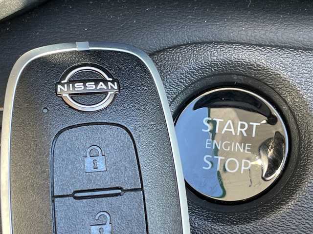 日産 セレナ ハイウェイスター V 愛知県 2025(令7)年 0.6万km ダイヤモンドブラック プロパイロット/SDナビ/両側パワースライドドア/レーダークルーズコントロール/バックカメラ/コーナーセンサー/純正アルミホイール/ブラインドスポットモニター/LEDヘッドライト/パドルシフト/オートマチックハイビーム/ドライブレコーダー/ETC/衝突軽減システム/Bluetooth/ステアリングスイッチ/スマートキー/プッシュスタート