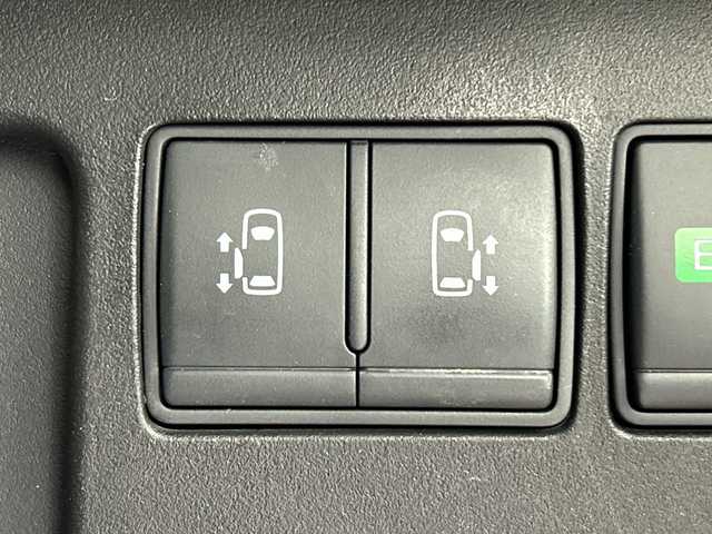 日産 セレナ HWS S HV Vセレ +SeftyⅡ 三重県 2015(平27)年 1.6万km ブリリアントホワイトパール /禁煙車//純正8インチSDナビ MM515D-L//アラウンドビューモニター//純正フリップダウンモニター//両側電動スライドドア//エマージェンシーブレーキ//衝突軽減ブレーキ//レーンキープアシスト//クルーズコントロール//前後コーナーセンサー//純正ビルトインETC//LED//オートライト//フォグランプ//純正フロアマット//プッシュスタート//スマートキー//スペアスマートキー