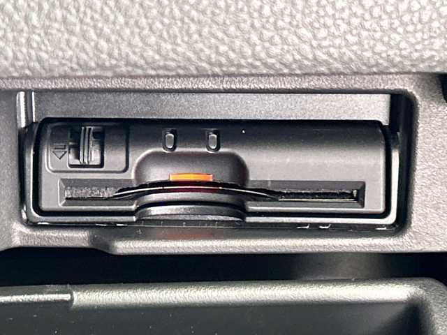 日産 セレナ HWS S HV Vセレ +SeftyⅡ 三重県 2015(平27)年 1.6万km ブリリアントホワイトパール /禁煙車//純正8インチSDナビ MM515D-L//アラウンドビューモニター//純正フリップダウンモニター//両側電動スライドドア//エマージェンシーブレーキ//衝突軽減ブレーキ//レーンキープアシスト//クルーズコントロール//前後コーナーセンサー//純正ビルトインETC//LED//オートライト//フォグランプ//純正フロアマット//プッシュスタート//スマートキー//スペアスマートキー