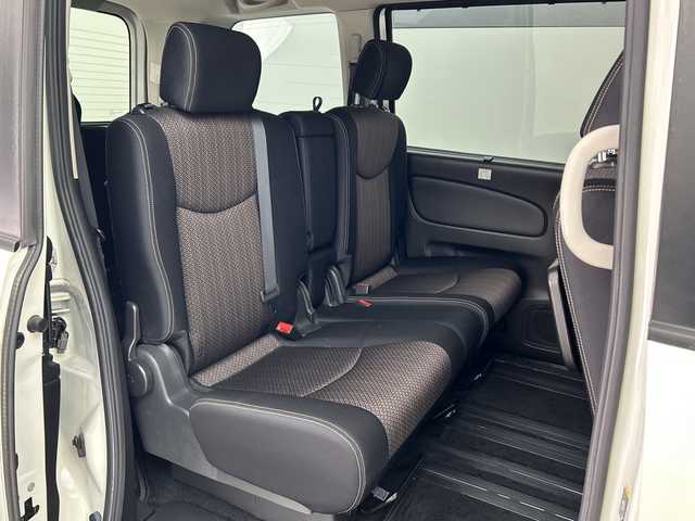 日産 セレナ HWS S HV Vセレ +SeftyⅡ 三重県 2015(平27)年 1.6万km ブリリアントホワイトパール /禁煙車//純正8インチSDナビ MM515D-L//アラウンドビューモニター//純正フリップダウンモニター//両側電動スライドドア//エマージェンシーブレーキ//衝突軽減ブレーキ//レーンキープアシスト//クルーズコントロール//前後コーナーセンサー//純正ビルトインETC//LED//オートライト//フォグランプ//純正フロアマット//プッシュスタート//スマートキー//スペアスマートキー