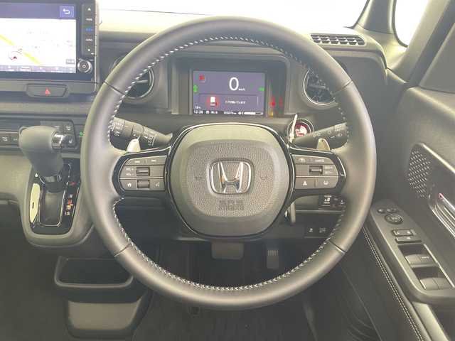 ホンダ Ｎ ＢＯＸ カスタム ターボ コーディネートS 愛知県 2025(令7)年 0.1千km プラチナホワイトパール 届出済未使用車/登録時76キロ/純正9型ナビ/・フルセグTV/・CD・DVD/・Bluetooth/ステアリングスイッチ/バックカメラ/前席シートヒーター/両側電動スライドドア/純正フロアマット/コーナーセンサー/純正LEDヘッドライト/ホンダセンシング/・衝突軽減ブレーキ（CTBS/・先行車発信お知らせ/・路外逸脱抑制機能/・標識認識機能/・渋滞追従機能付きアダプティブクルーズコントロール/・車線維持支援システム（LKAS/・誤発進・誤後退抑制機能/・近距離衝突軽減ブレーキ/・急アクセル抑制機能/・オートハイビーム