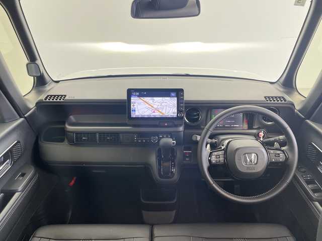 ホンダ Ｎ ＢＯＸ カスタム ターボ コーディネートS 愛知県 2025(令7)年 0.1千km プラチナホワイトパール 届出済未使用車/登録時76キロ/純正9型ナビ/・フルセグTV/・CD・DVD/・Bluetooth/ステアリングスイッチ/バックカメラ/前席シートヒーター/両側電動スライドドア/純正フロアマット/コーナーセンサー/純正LEDヘッドライト/ホンダセンシング/・衝突軽減ブレーキ（CTBS/・先行車発信お知らせ/・路外逸脱抑制機能/・標識認識機能/・渋滞追従機能付きアダプティブクルーズコントロール/・車線維持支援システム（LKAS/・誤発進・誤後退抑制機能/・近距離衝突軽減ブレーキ/・急アクセル抑制機能/・オートハイビーム