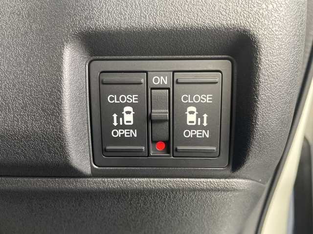 ホンダ Ｎ ＢＯＸ カスタム ターボ コーディネートS 愛知県 2025(令7)年 0.1千km プラチナホワイトパール 届出済未使用車/登録時76キロ/純正9型ナビ/・フルセグTV/・CD・DVD/・Bluetooth/ステアリングスイッチ/バックカメラ/前席シートヒーター/両側電動スライドドア/純正フロアマット/コーナーセンサー/純正LEDヘッドライト/ホンダセンシング/・衝突軽減ブレーキ（CTBS/・先行車発信お知らせ/・路外逸脱抑制機能/・標識認識機能/・渋滞追従機能付きアダプティブクルーズコントロール/・車線維持支援システム（LKAS/・誤発進・誤後退抑制機能/・近距離衝突軽減ブレーキ/・急アクセル抑制機能/・オートハイビーム