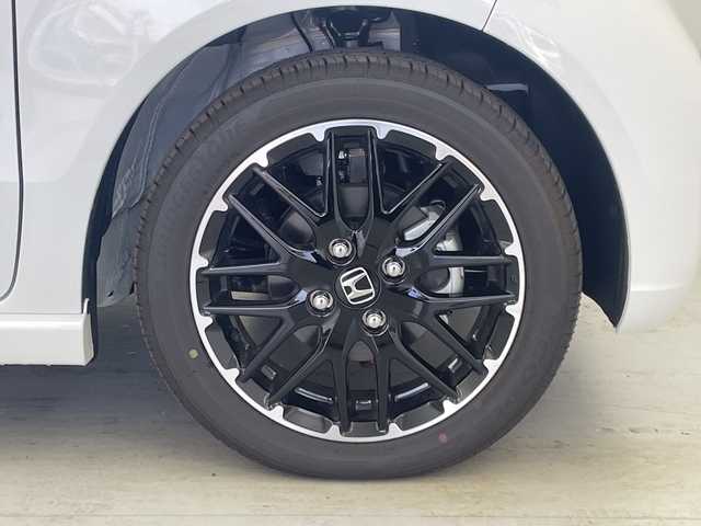 ホンダ Ｎ ＢＯＸ カスタム ターボ コーディネートS 愛知県 2025(令7)年 0.1千km プラチナホワイトパール 届出済未使用車/登録時76キロ/純正9型ナビ/・フルセグTV/・CD・DVD/・Bluetooth/ステアリングスイッチ/バックカメラ/前席シートヒーター/両側電動スライドドア/純正フロアマット/コーナーセンサー/純正LEDヘッドライト/ホンダセンシング/・衝突軽減ブレーキ（CTBS/・先行車発信お知らせ/・路外逸脱抑制機能/・標識認識機能/・渋滞追従機能付きアダプティブクルーズコントロール/・車線維持支援システム（LKAS/・誤発進・誤後退抑制機能/・近距離衝突軽減ブレーキ/・急アクセル抑制機能/・オートハイビーム